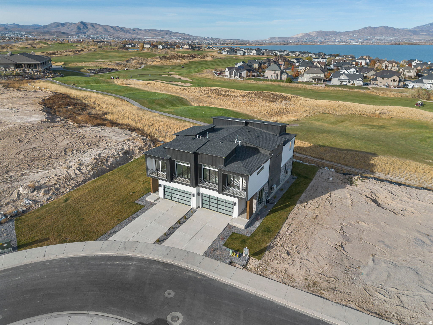 Golf Course & Lake View